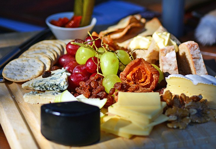 猎人谷-奶酪和水果拼盘