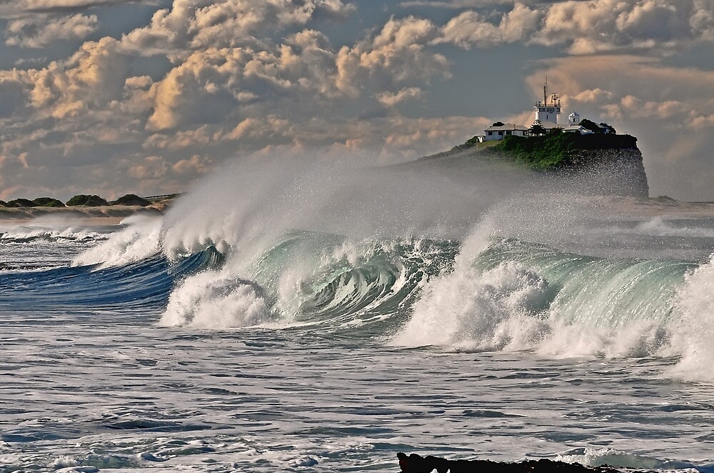 海浪拍打着诺比斯岛
