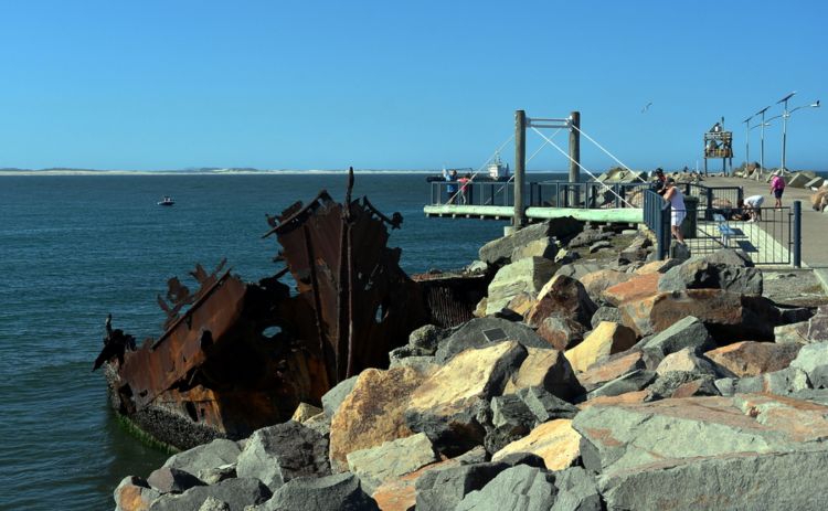 斯托克顿防波堤上的阿道夫号残骸