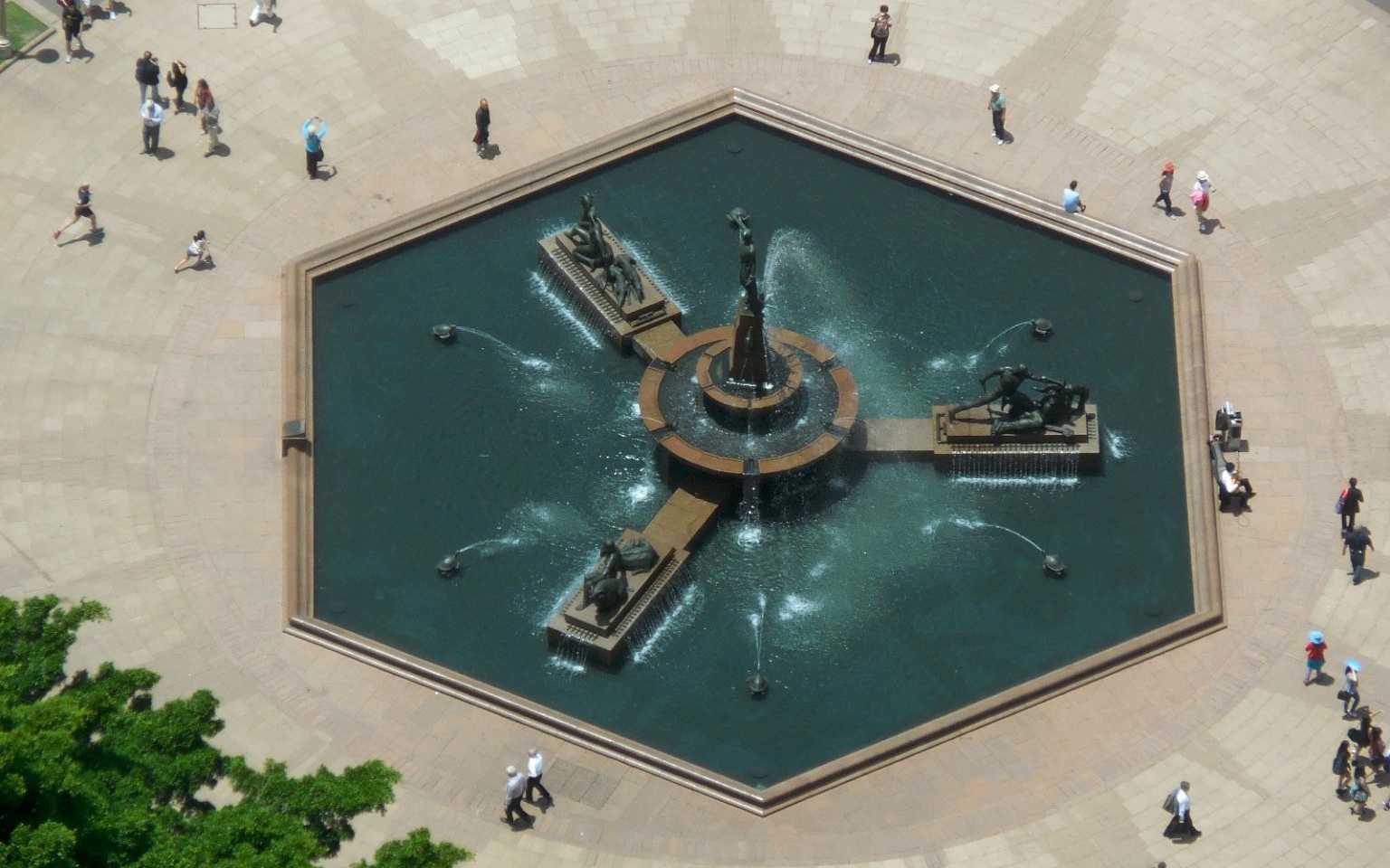阿奇博尔德喷泉和希腊神青铜雕像群