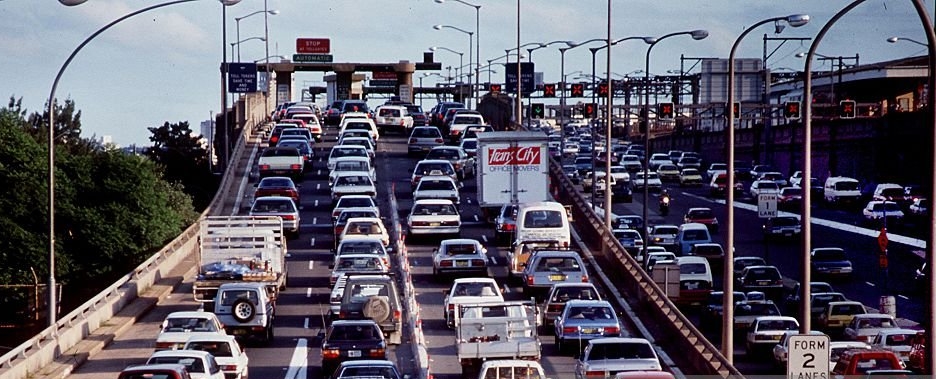1997年6月17日，悉尼海港大桥入口处