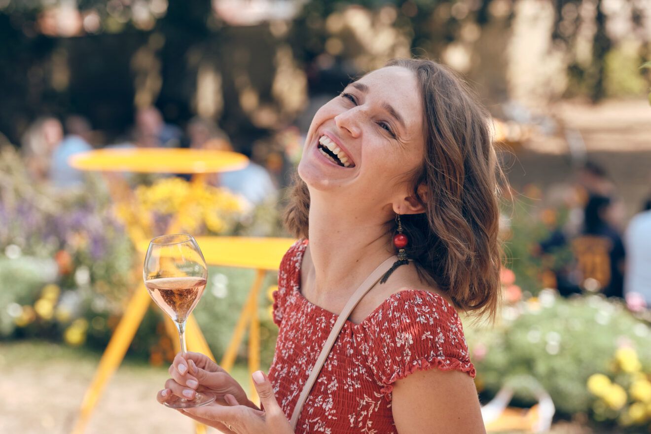 识别和利用葡萄酒的适饮窗口，获得最佳的品酒体验。
