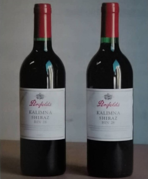 两瓶缺量相同的葡萄酒，在不同存放酒度下所量示的缺量差异