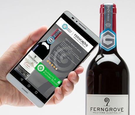 装有 NFC OpenSense 标签的智能瓶可通过智能手机读取