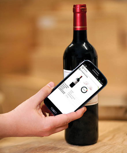 葡萄酒的NFC芯片通常放置在瓶盖边缘或标签后面